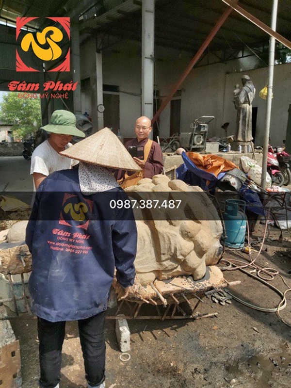 Quy trình đúc tượng Phật và thầy làm lễ đúc tượng Phật Thích Ca tại xưởng..!