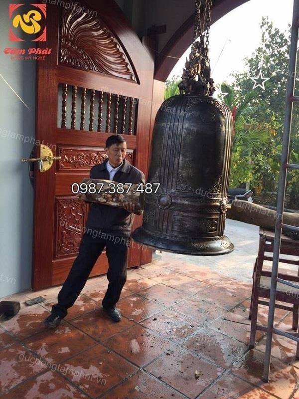 Tâm Phát chia sẻ bí quyết đúc chuông đồng ngân vang, chất lượng cao tại chùa
