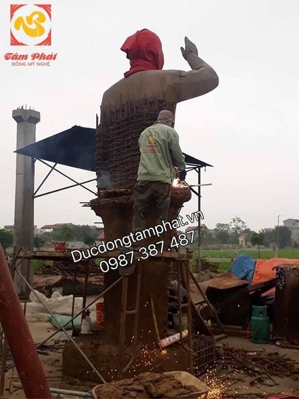 Ưu điểm tuyệt vời của tượng đồng Bác Hồ sống động, tinh xảo tại Cơ sở Tâm Phát