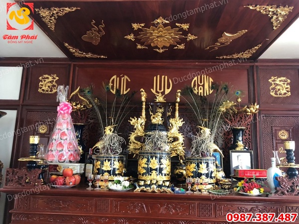Thi công thếp vàng 9999 trên chất liệu gốm sứ cho khách hàng tại nơi..!