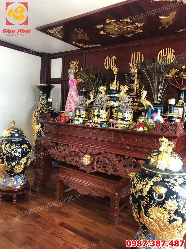 Thi công thếp vàng 9999 trên chất liệu gốm sứ cho khách hàng tại nơi..!