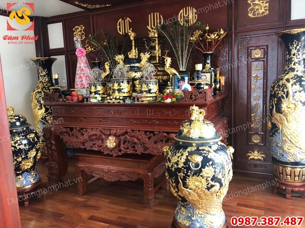 Thi công thếp vàng 9999 trên chất liệu gốm sứ cho khách hàng tại nơi..!