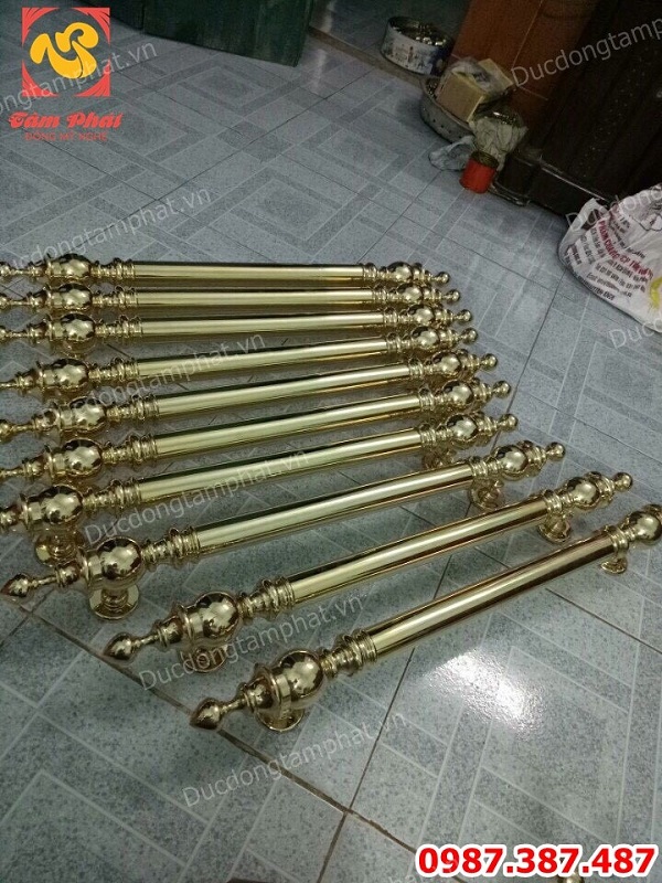 Thi công, thiết kế cổng và lan can bằng đồng cho biệt thự tuyệt đẹp..!