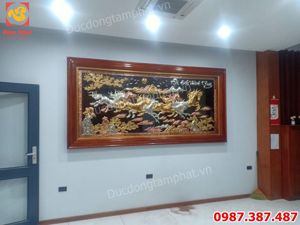 Tranh Bát Mã Truy Phong mạ vàng, mạ bạc - kích thước 2m95 x 1m45 lắp cho khách hàng