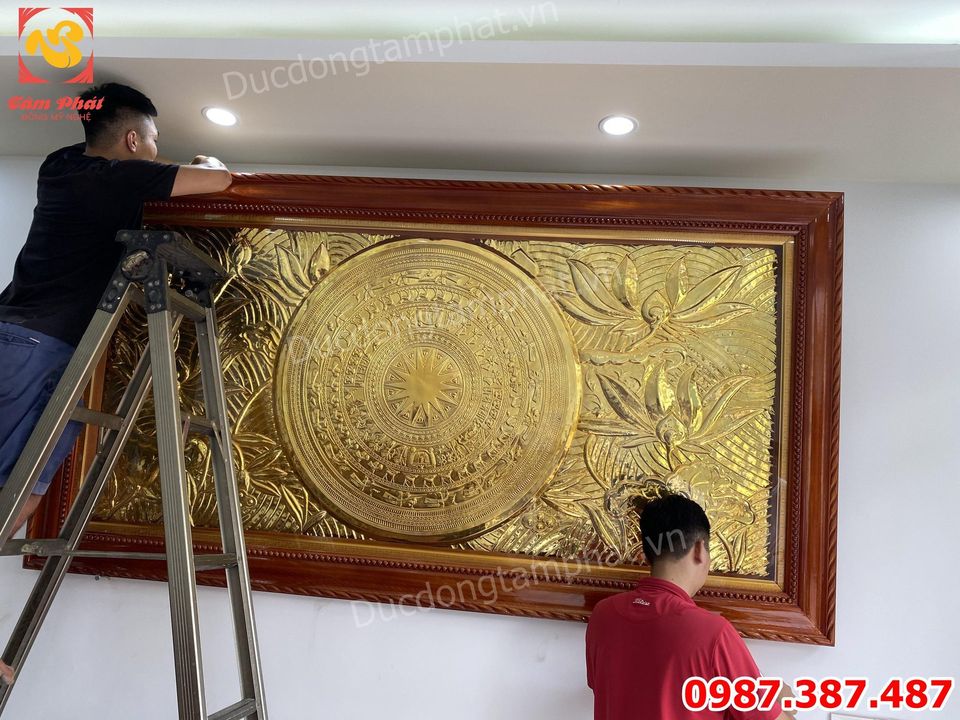 Tranh Đồng Mặt Trống Hoa Sen mạ vàng kích thước 2m55 x 1m35.!