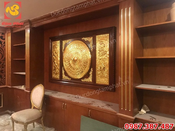 Tranh mặt trống đồng 2m3 mạ vàng 24k khung gỗ đã hoàn thiện và lắp đặt cho khách..!