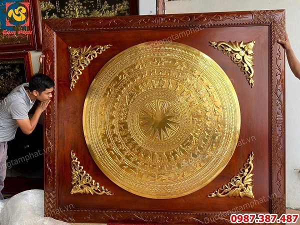 Tranh mặt trống đồng kích thước 1m55 khung gỗ 2m x 2m3 mạ vàng tuyệt đẹp