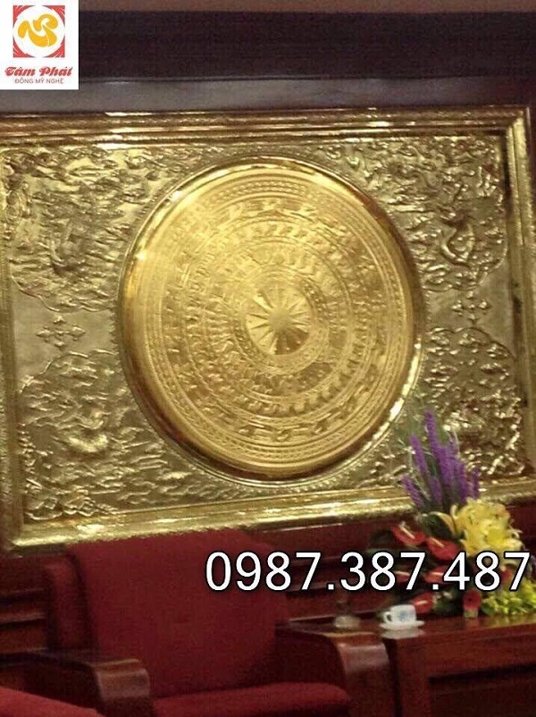 Tranh mặt trống đồng liền khung thếp vàng 9999 đường kính 1m2