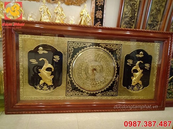 Tranh mặt trống đồng và đôi cá chép thếp vàng 9999  kích thước 2m3 x 1m2