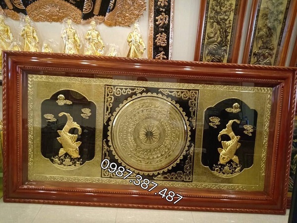 Tranh mặt trống đồng và đôi cá chép thếp vàng 9999  kích thước 2m3 x 1m2