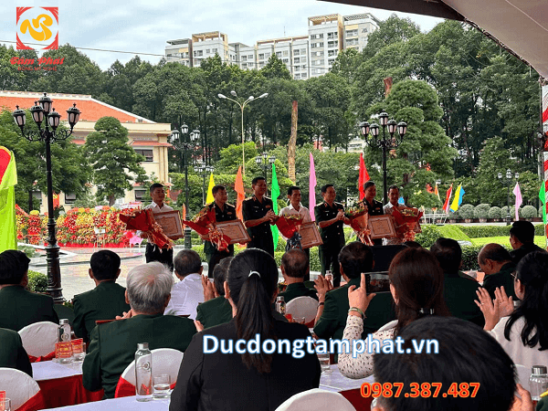 Tự Hào là đơn vị đúc Tượng Bác Hồ trong trái tim miền Nam cao 7m9 nặng 12 tấn cho Quân Khu 7