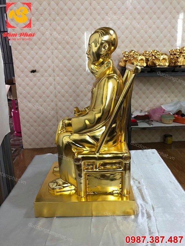 Tượng Bác Hồ Ngồi đọc báo cao 60cm đồng đỏ mạ vàng 24k cực đẹp