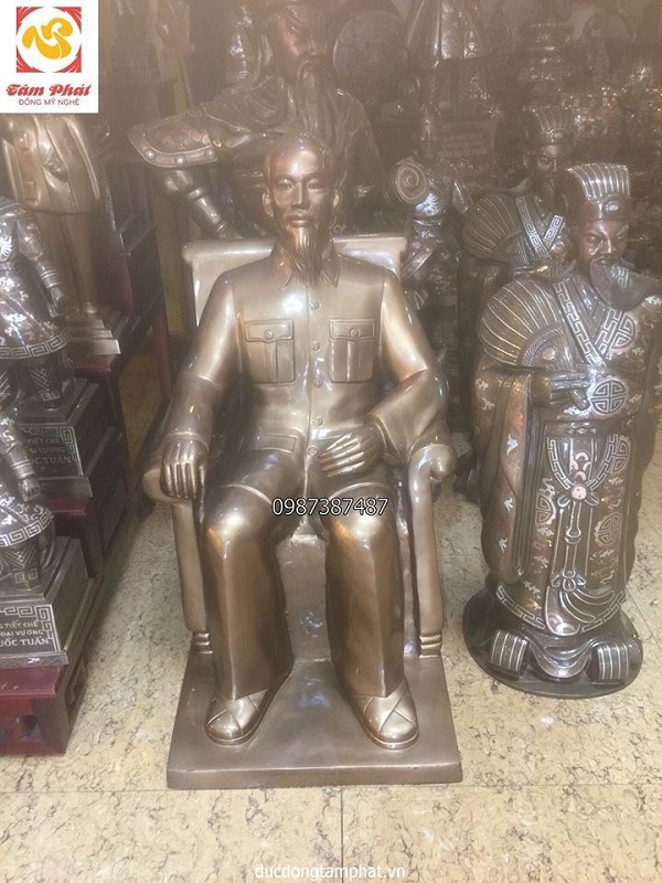 tuong-bac-ho-ngoi-doc-bao-hun-mau-gia-co-cao-90cm-3