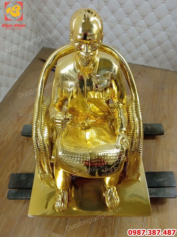 Tượng Bác Hồ ngồi đọc báo nhân dân xã luận cao 60cm mạ vàng 24k