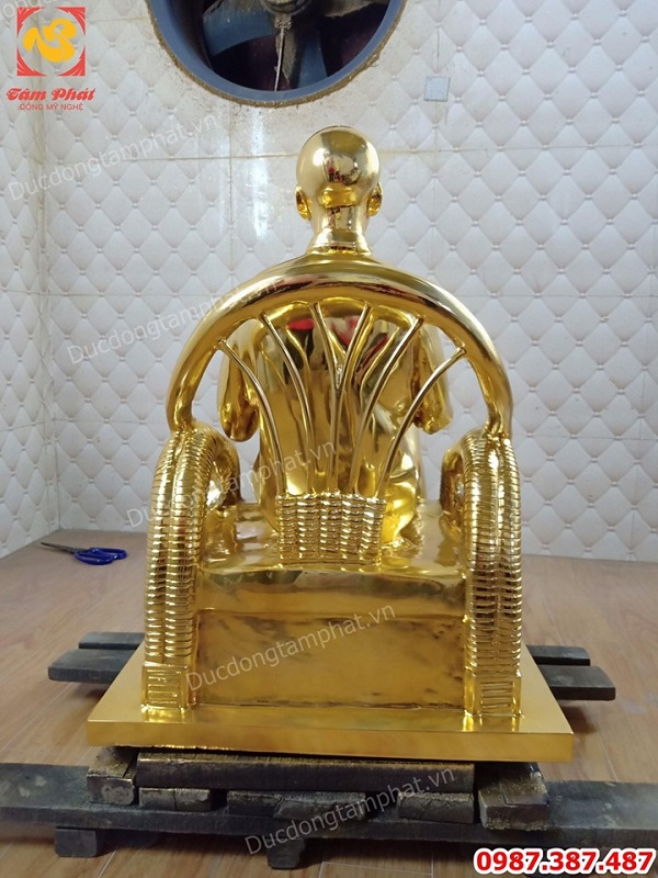 Tượng Bác Hồ ngồi đọc báo nhân dân xã luận cao 60cm mạ vàng 24k
