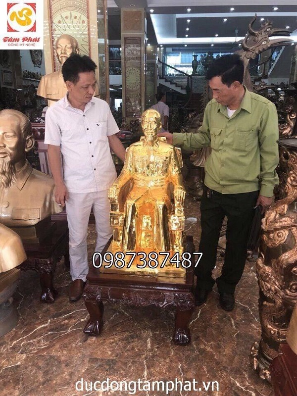 tuong-bac-ho-ngoi-doc-bao-thep-vang-9999-dep-an-tuong-3