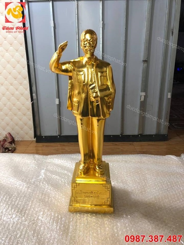 Tượng Bác Hồ vẫy tay chào cao 60cm mạ vàng 24k đẹp xuất sắc