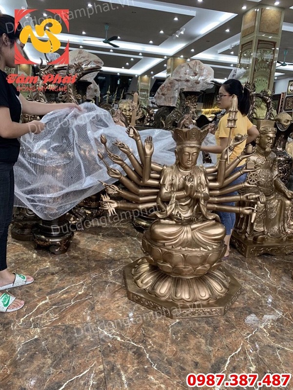 Tượng Chuẩn Đề Bồ Tát cao 1m27 đồng đỏ đóng gói chuyển chùa trong Vũng Tàu..!