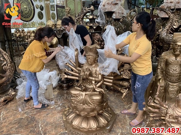 Tượng Chuẩn Đề Bồ Tát cao 1m27 đồng đỏ đóng gói chuyển chùa trong Vũng Tàu..!