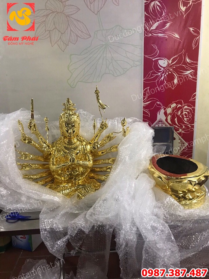 Tượng Chuẩn Đề cao 81cm bằng đồng và mạ vàng 24k bàn giao và lắp đặt cho tư gia nhà khách..!
