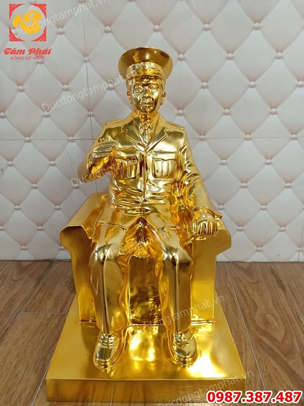Tượng Đại tướng Võ Nguyên Giáp bằng đồng mạ vàng 24k cao 42cm