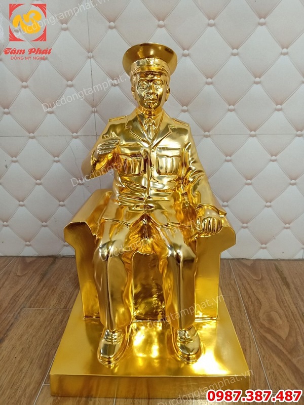 Tượng Đại tướng Võ Nguyên Giáp bằng đồng mạ vàng 24k cao 42cm