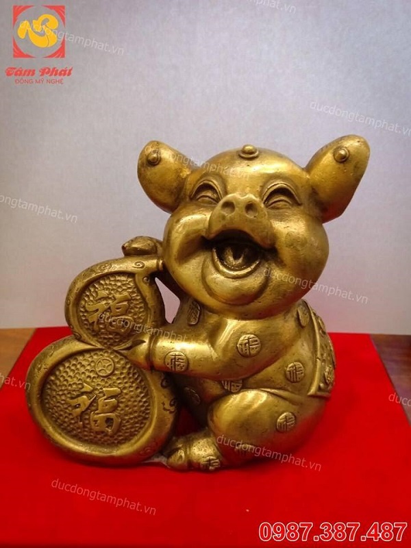 Tượng đồng heo phong thủy thích hợp với gia chủ tuổi nào