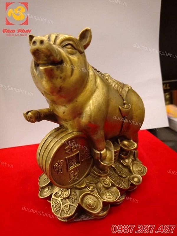 Tượng đồng heo phong thủy thích hợp với gia chủ tuổi nào