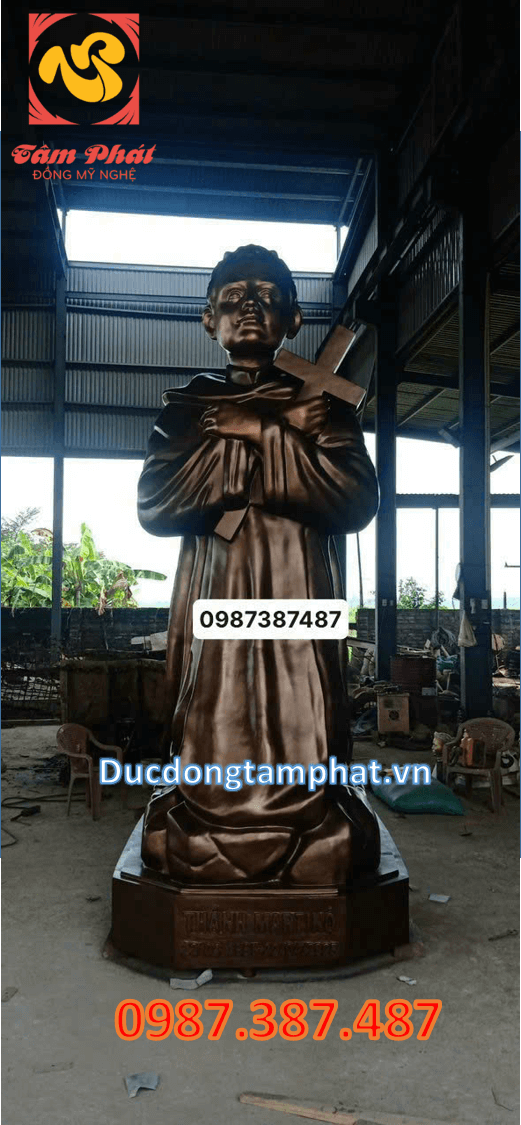 Tượng đồng Thánh Martino cao 3m5 lắp đặt nhà thờ tại Tây Ninh