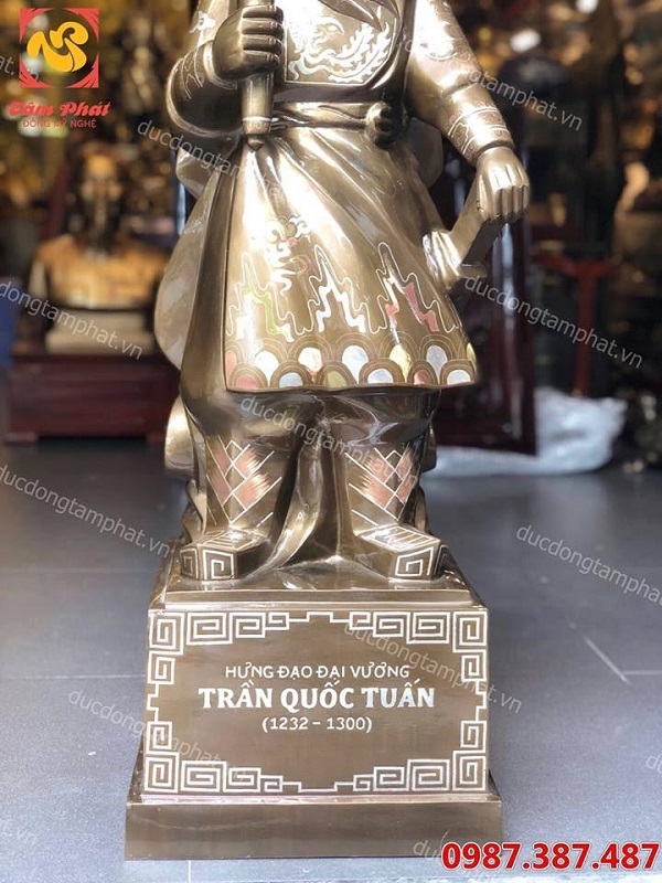 tuong-dong-tran-quoc-tuan-cao-38cm-mau-sac-sinh-dong-2