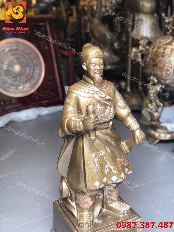 tuong-dong-tran-quoc-tuan-cao-38cm-mau-sac-sinh-dong-3