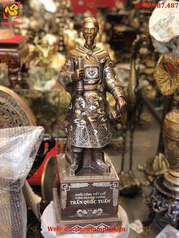 tuong-dong-tran-quoc-tuan-kham-tam-khi-tinh-xao-3