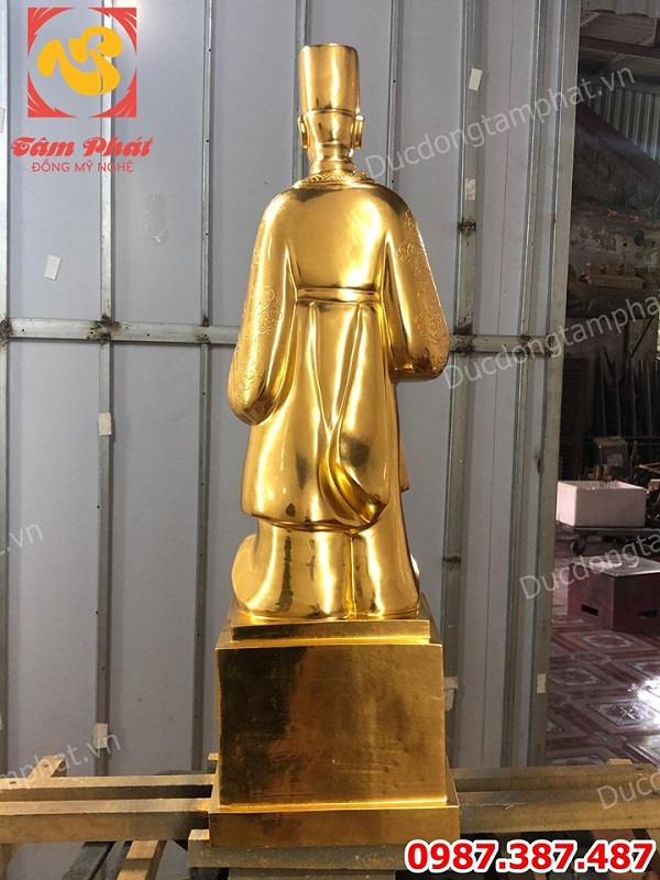 Tượng Nguyễn Trãi bằng đồng dát vàng cao 70cm