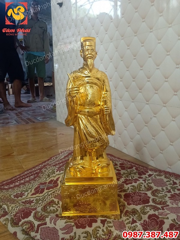 Tượng Nguyễn Trãi bằng đồng mạ vàng 24k cao 50cm