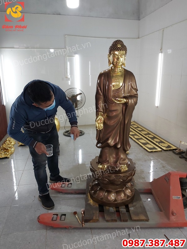 Tượng Phật Adida đứng cao 1m55 hoàn thiện cho chùa Hà Nam