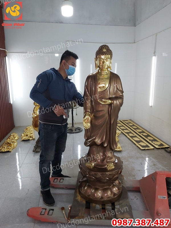 Tượng Phật Adida đứng cao 1m55 hoàn thiện cho chùa Hà Nam
