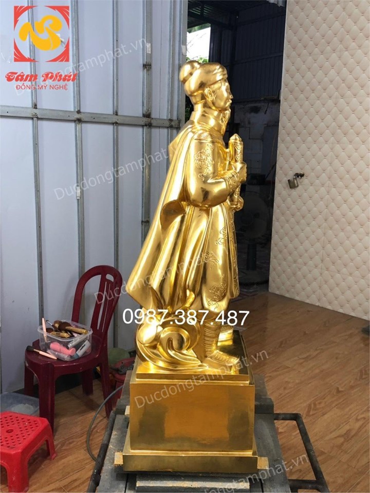 Tượng Trần Quốc Tuấn, Đức Thánh Trần Hưng Đạo cao 90cm thếp vàng 9999