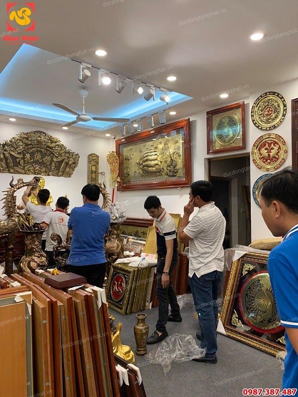 Vinh Dự được Giám đốc công an tỉnh Sóc Trăng đến lựa chọn phòng thờ Bác Hồ bằng đồng cho trụ sở..!